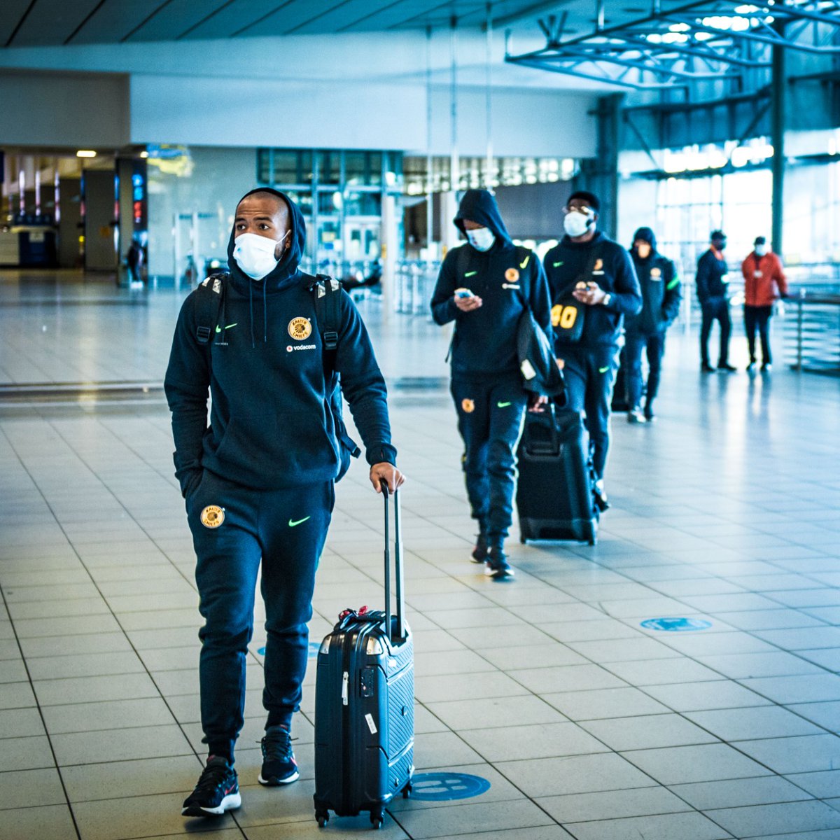 KaizerChiefs's tweet photo. We are on our way to Morocco 🇲🇦 to fly the South African 🇿🇦 flag high. Our hearts remain with our loved ones and with South Africa during this difficult time. 

Love and Peace ❤✌🏿

#Amakhosi4Life https://t.co/YaxqTgTtiW