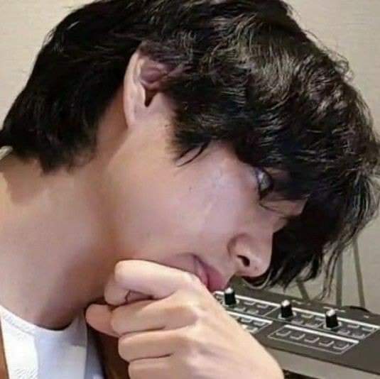 #taekookau | words i never told you

a taekook au wherein jungkook courted taehyung before when they were in highschool but taehyung rejected him. and now that they're in college, taehyung doesn't know how to act properly around jungkook who's now courting one of his friend.