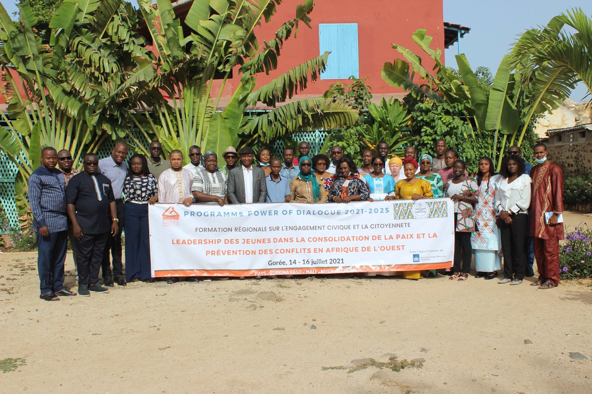 Avec 30 jeunes filles et garçons du Burkina Faso 🇧🇫, du Mali 🇲🇱, du Niger 🇳🇪 et du Sénégal 🇸🇳, minutieusement sélectionné(e)s,je participe à la formation régionale sur l'engagement civique et la citoyenneté organisée par le <a href="/GoreeInstitute/">Gorée Institute</a>
#EngagésEnsemble #Andal
<a href="/Usembassyouaga/">USEmbassyOuaga</a>