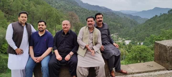 Ibrahim28390804's tweet photo. کشمیر الیکشن 2021 کے حوالے سے MNA NA-248 پاکستان پیپلزپارٹی ڈسٹرکٹ کیماڑی عبدالقادر پٹیل صاحب سید آغا رفیع اللہ، رکن قومی اسمبلی NA-236 ملیر سردار جام عبدالکریم جوکیو،فیاض، حسین پٹیل، ودیگر خوشگوار موڈ میں کشمیر الیکشن کمپین کے لئے جاتے ہوئے

انشاءاللہ کشمیر میں تیر چلے گا
#PPP https://t.co/YkJJfVxZEO