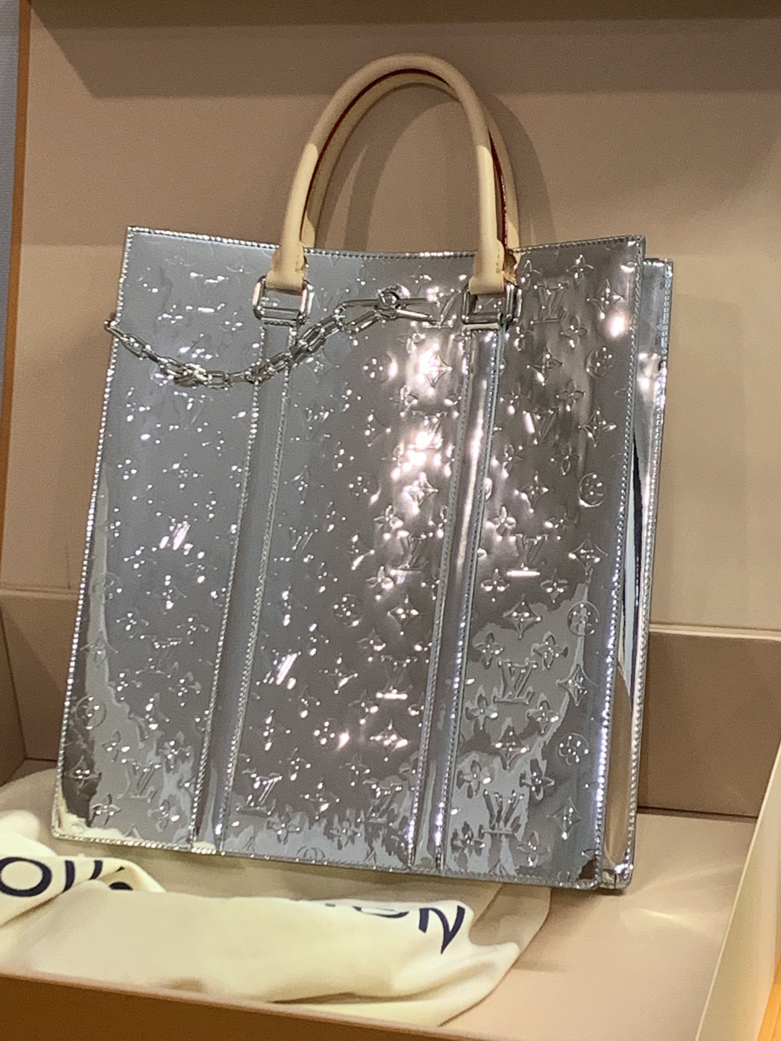 Louis Vuitton on X: #LouisVuitton Ambassador and @bts_bighit member #Jimin  shows off a silver tote bag from the collection at @ViriglAbloh's  #LVMenFW21 fashion show in Seoul. Watch now on Twitter or   #