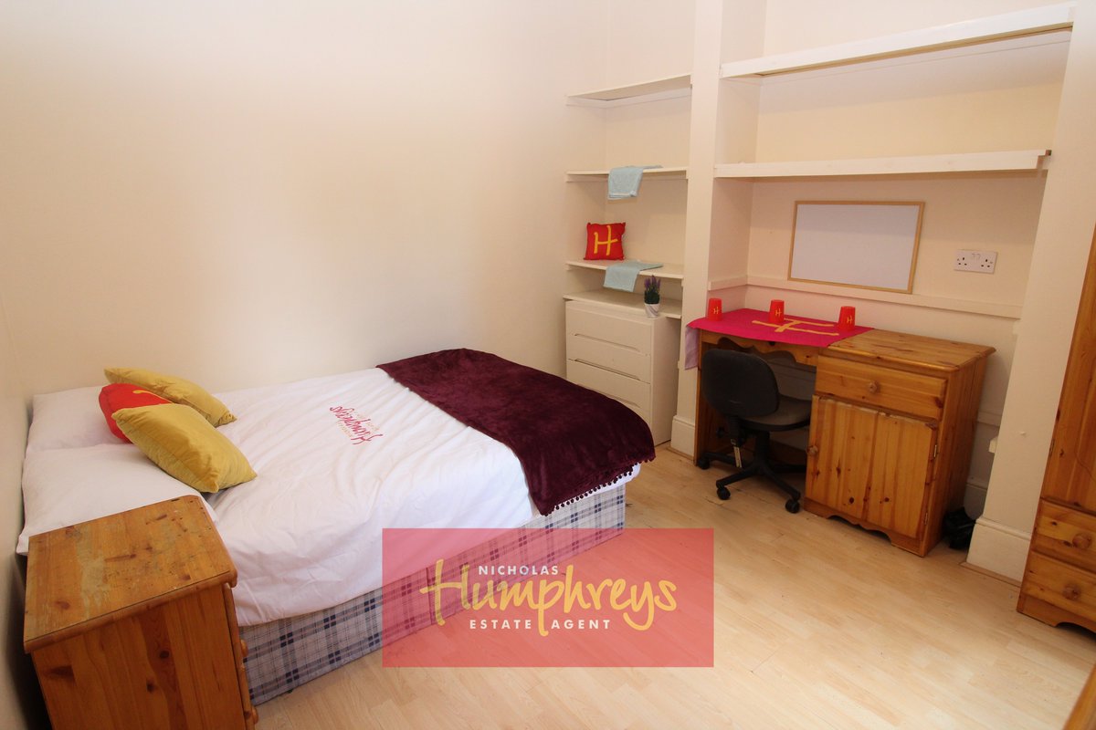 NHPortswood's tweet photo. 🏡Property of the Day🏡
#Portswood Road, SO17
+ 6 Bedroom #House
+ £470PCM🤑
+ Located on the Main Road - close to many #shops
+ #Spacious #Double Rooms🛌
+ Great for #big #groups
+ Fully Furnished, Possible Street #Parking!💰
+ Perfect for #Southampton University Students https://t.co/PXJcGMVOnc