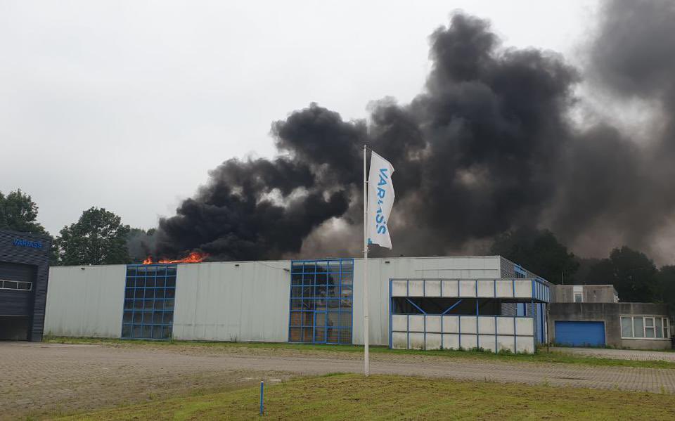 Brand met forse rookontwikkeling in bedrijfspand Vihamij in Veendam.