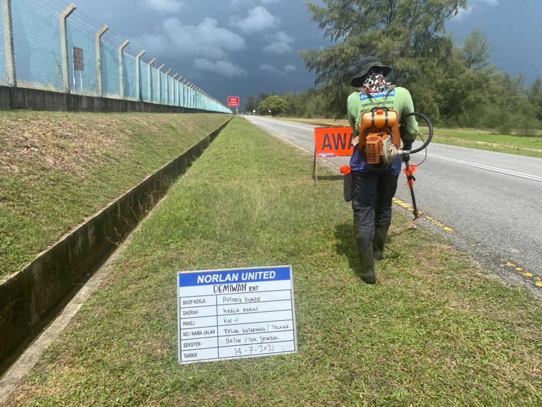 AHTNU_Area2's tweet image. Info 14.7.2021
T71 Jln Tlk Ketapang-Tlga Batin-Tok Jembal

R03
Team #KualaNerus
Kerja-kerja memotong rumput (pusingan Julai)

Rumput Rapi dan Kemas

#ThisIsKualaNerus
#TSRM
@JKRTerengganu
@jkrktganu