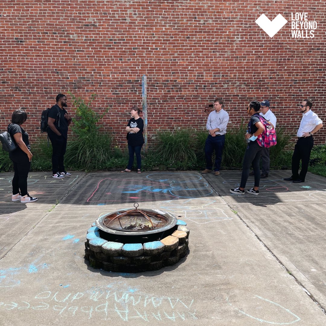 LoveBeyondWalls's tweet photo. This week, our team has worked alongside the University of Pittsburgh to establish partnerships in the community to both advocate and support our neighbors without an address.
.
We are grateful to continue doing work around the country!
.
#lovebeyondwalls #LoveSinksIn https://t.co/Q7D96VHYCB