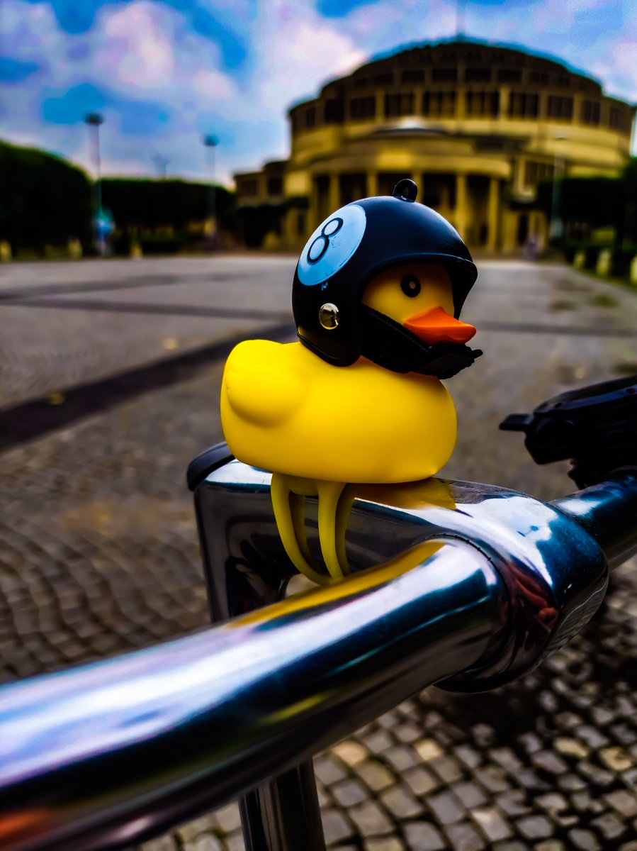 Zielony666's tweet photo. Wtem :) Rowerowo @Hala_Stulecia \m/ #CycleOne #TheDucky #Gazelle #VanStael https://t.co/TDxWHP6Og1