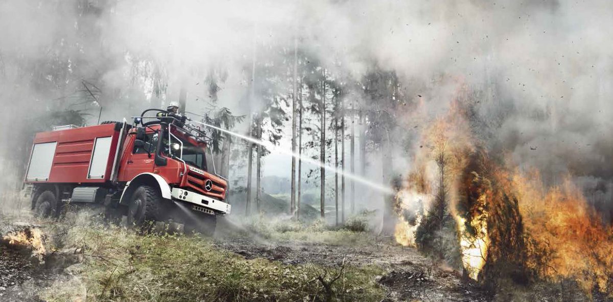 With its cranked and welded vehicle frame, thrust tube technology for extreme diagonal twisting of up to 600mm, #allwheeldrive & high climbing capability, there's no better #fireandrescue vehicle than the trusty #Unimog. The #MightyMog is everyone's hero!
bit.ly/3knlyHT