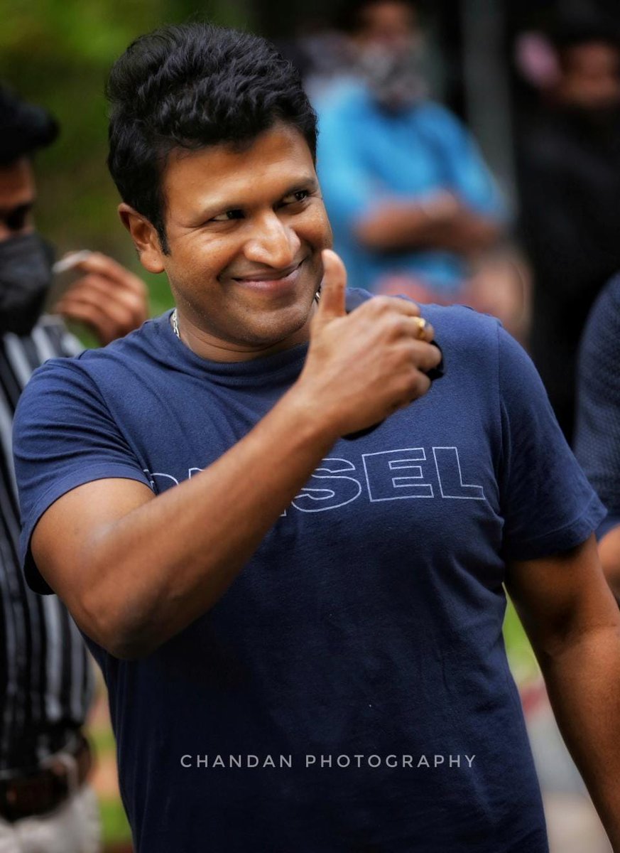 ಇತ್ತೀಚಿಗೆ ಹೆಚ್ಚಾಗುತಿರುವ Fan Wargalige ಒಂದು ದೊಡ್ಡ ಪೇಜ್ Triggering ಟ್ವೀಟ್ ಹಾಕಿರುವುದರಿಂದ ಉರಿಯೋ ಬೆಂಕಿಗೆ ತುಪ್ಪ ಸುರಿದಂಗಾಗಿದೆ
"ಕಾಮೆಂಟು ಮಾಡೋರೆಲ್ಲಾ ಕೆಲಸಾನ ಮಾಡೋರಲ್ಲ ಟೀಕೆಗಳಿಗೆ ಕಿವಿ ಕೊಡ ಬೇಡ ನಿನಗೆ ಅವರು ಹೋಲಿಕೆ ಅಲ್ಲ"
Stay Out Of This Fan War Appu Cults Follow Our Boss 🤩
#BoloBoloJames #Dvitva