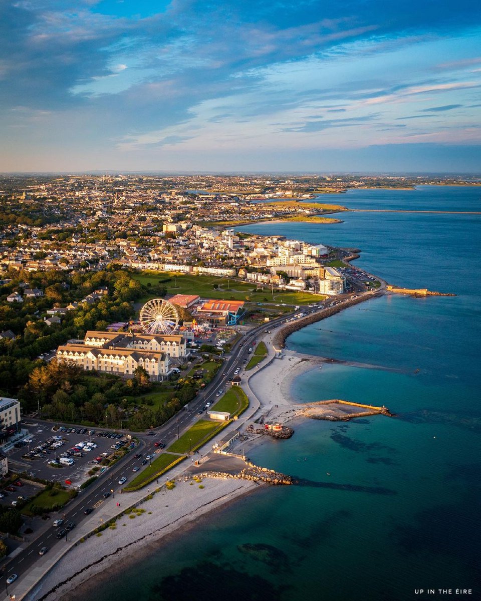 A #Galway summer sunset never disappoints 🥰 We love the calm colour that settles over Salthill, the Latin Quarter, Eyre Square, and the rest of the City of Tribes at Golden Hour 🌅

#KeepDiscovering: bit.ly/3xvv8vT

#WildAtlanticWay @GalwayTourism
📸 upintheeire [IG]