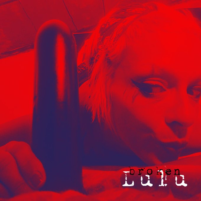 Woow!! Lulu's piggish ass is in love with her new toy. Have you seen how it gulps down all?? My beautiful<a href="/tag/bdsm"class="tags"><span>#bdsm</span></a><a href="/tag/analslut"class="tags"><span>#analslut</span></a><a href="/tag/fetishcontent"class="tags"><span>#fetishcontent</span></a><a href="/tag/explicitshow"class="tags"><span>#explicitshow</span></a>