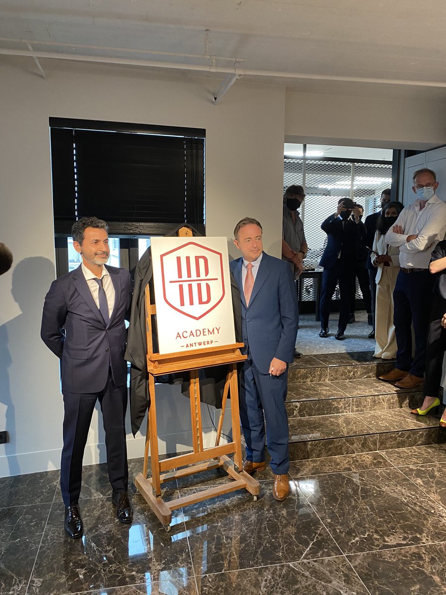 Diamantexpertise verankeren en #slijpactiviteit terughalen naar #Antwerpen, is een van de speerpunten van ons #routeplan2025. <a href="/HBAntwerp/">HBAntwerp</a> does it! Nieuwe #HBAcademy wil komende jaren tientallen slijpers opleiden en #jobzekerheid geven. Congrats! #voka #innovatie #expertise