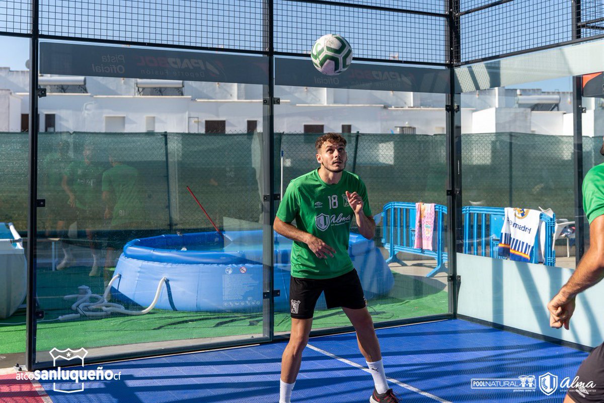 atcosanluqueno's tweet photo. 🤩⚽️ Hoy se ha realizado un torneo de padbol en las instalaciones de @AlmaSportCenter.

😅 Hasta aquí todo normal. 👇🏽👇🏽 https://t.co/xlqx5kTBMA