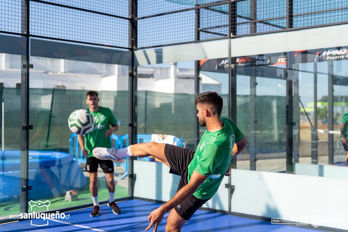 atcosanluqueno's tweet photo. 🤩⚽️ Hoy se ha realizado un torneo de padbol en las instalaciones de @AlmaSportCenter.

😅 Hasta aquí todo normal. 👇🏽👇🏽 https://t.co/xlqx5kTBMA