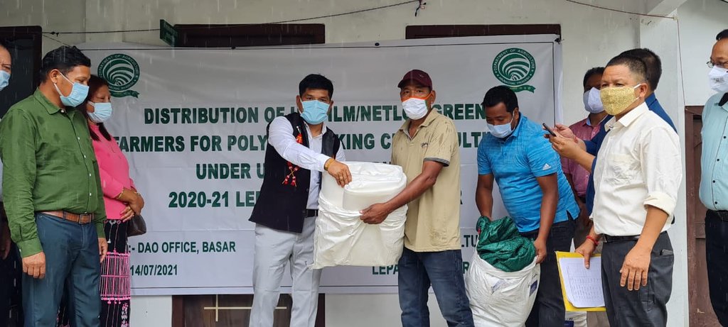 BasarGokar's tweet photo. Distributed UV film and Agro shade net to prograssive farmers of Leparada District for king Chilli cultivation. #PemaKhandu #TageTaki #NareshKumar #Bijuramwage https://t.co/wZq8YTVSxJ
