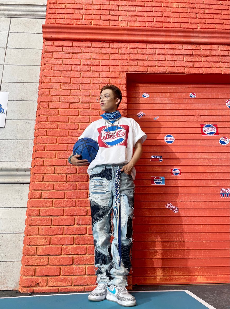 ATEEZofficial's tweet photo. [#홍중] Pepsi🌊
#ATEEZ #에이티즈 https://t.co/iduDap0HsH