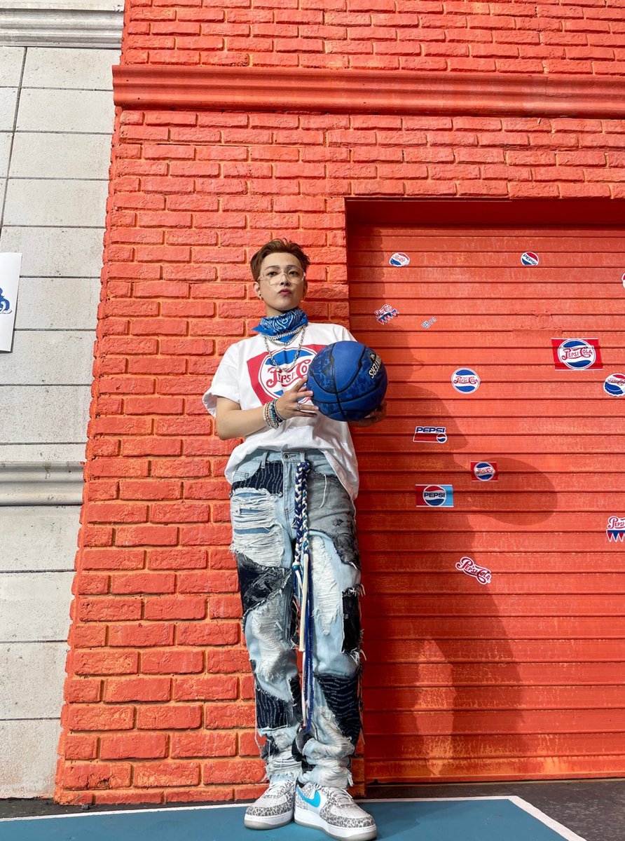 ATEEZofficial's tweet photo. [#홍중] Pepsi🌊
#ATEEZ #에이티즈 https://t.co/iduDap0HsH