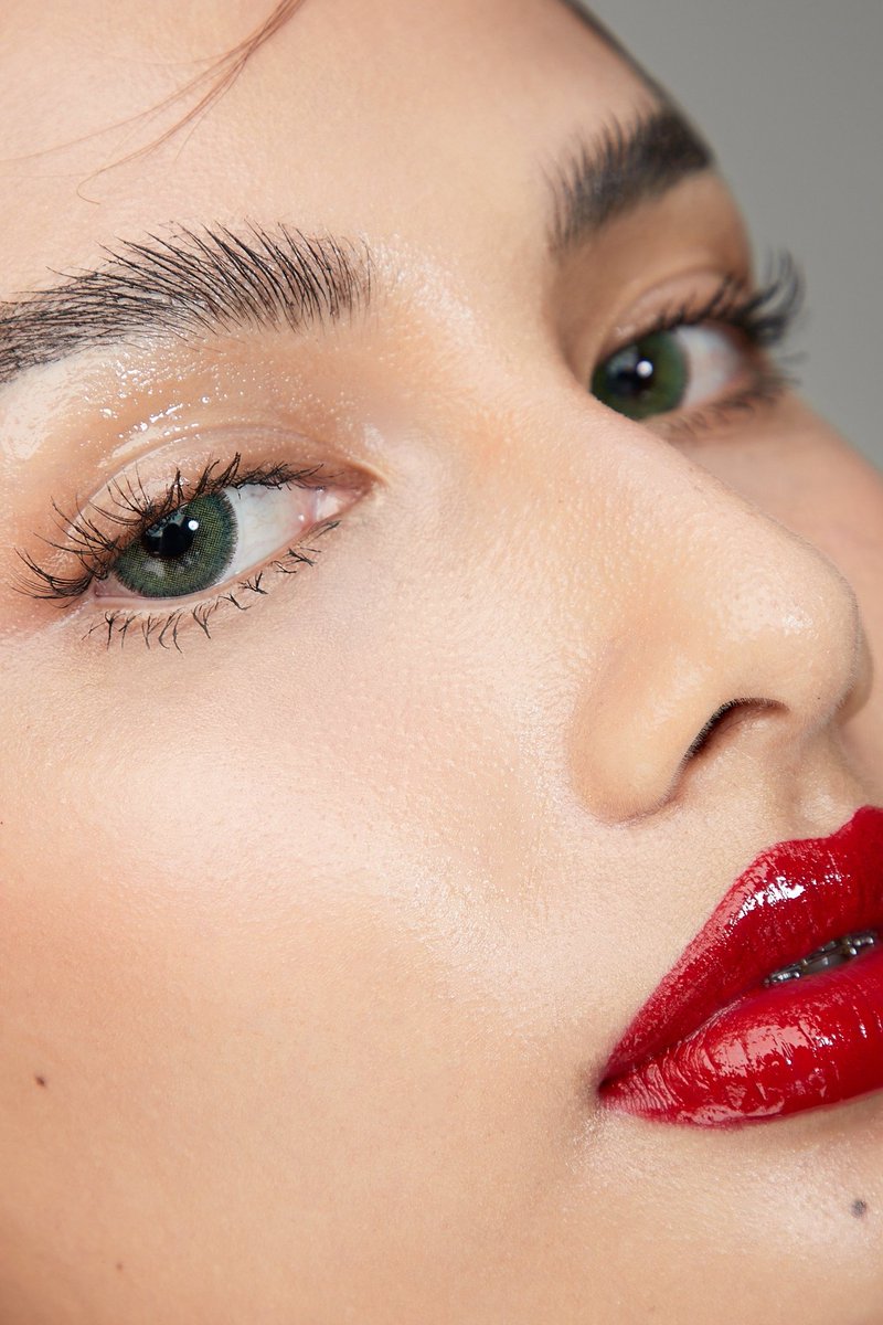 bitoeymua's tweet photo. REDNESS 
Makeup @bitoeymua
#makeup #potrait #gloss #skin #glossier #creative #inspiration #bold #photoshoot #bitoeymakeup  #redlips #redlipstick #glossyeyes #potraitphotography #eyebrows #makeupartist #diorskinglow #skinglow #diorfoundation #creativemakeup #fashion #fashionmakeup https://t.co/tnuNVuV9tY