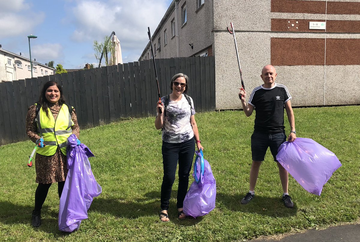 A beautiful day for a lunch time litter pick! #Basford Cllrs @cllrsalmamumtaz @LindaWoodings @nick_raine on the look out for litter around Gayhurst, Stoneycroft and Selwyn!