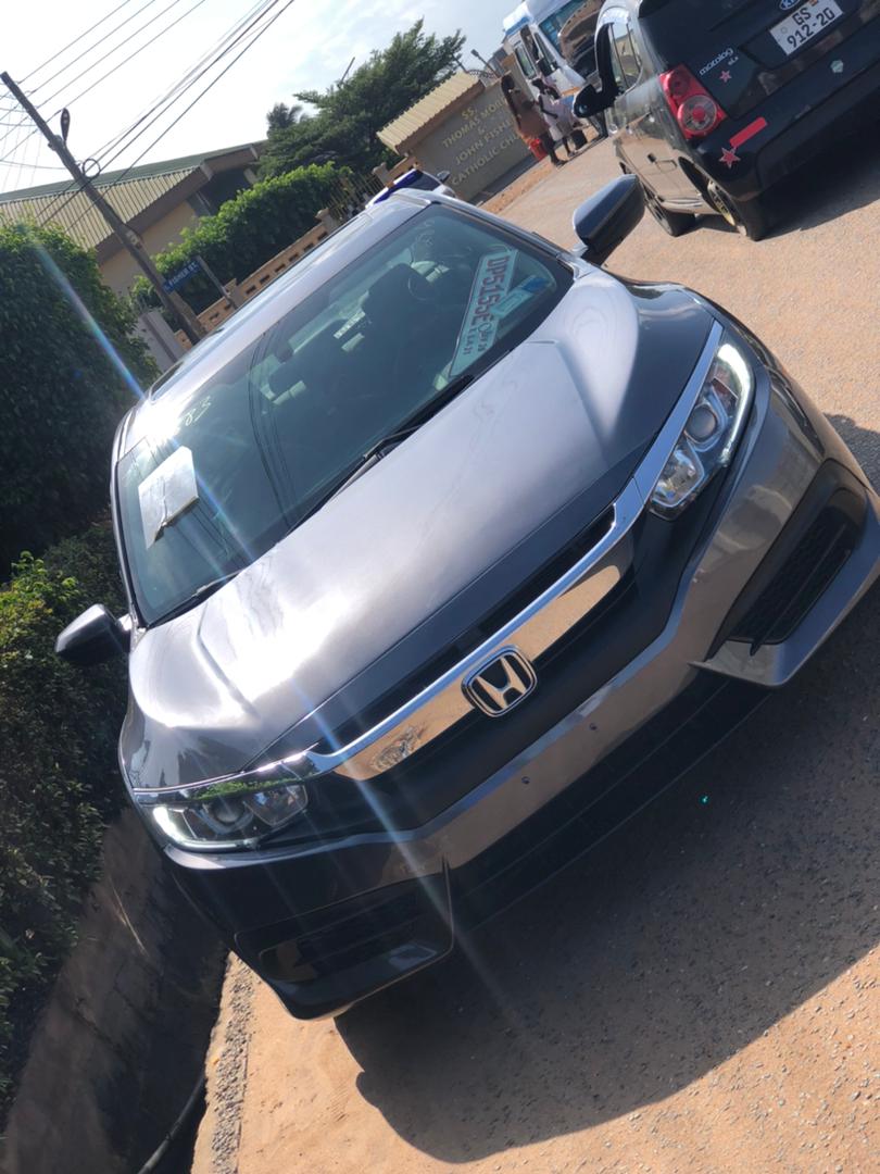 KINGSHATTAJUNIA's tweet photo. HONDA CIVIC 2018 MODEL , SUNROOF, DM ME IF YOU ARE INTERESTED..... PLEASE RETWEET FOR ME https://t.co/Ak4FNXJjRe