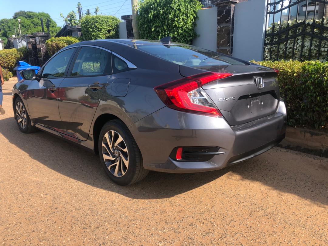 ApedwaSmFanBase's tweet photo. HONDA CIVIC 2018 MODEL , SUNROOF, DM ME IF YOU ARE INTERESTED..... PLEASE RETWEET FOR ME https://t.co/UVvTwfzqG8