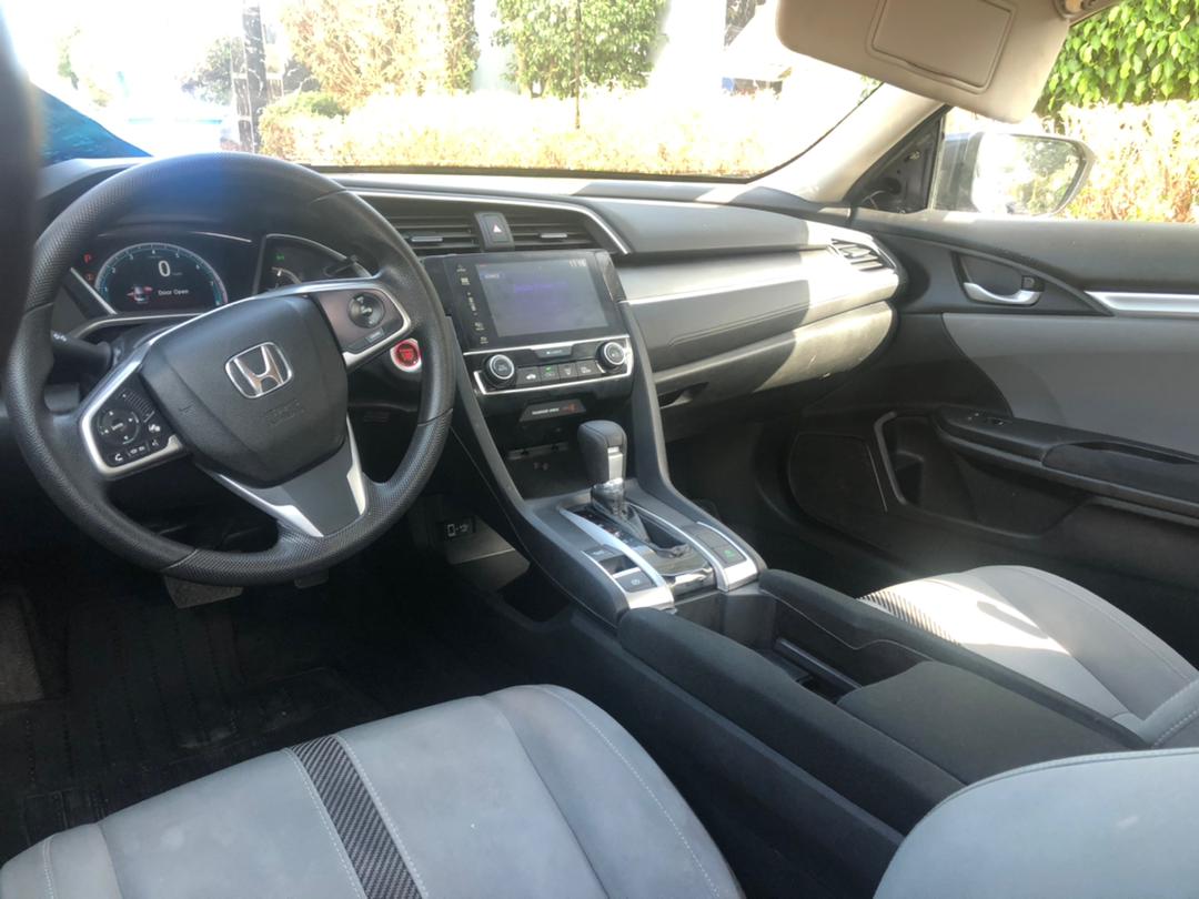 ApedwaSmFanBase's tweet photo. HONDA CIVIC 2018 MODEL , SUNROOF, DM ME IF YOU ARE INTERESTED..... PLEASE RETWEET FOR ME https://t.co/UVvTwfzqG8