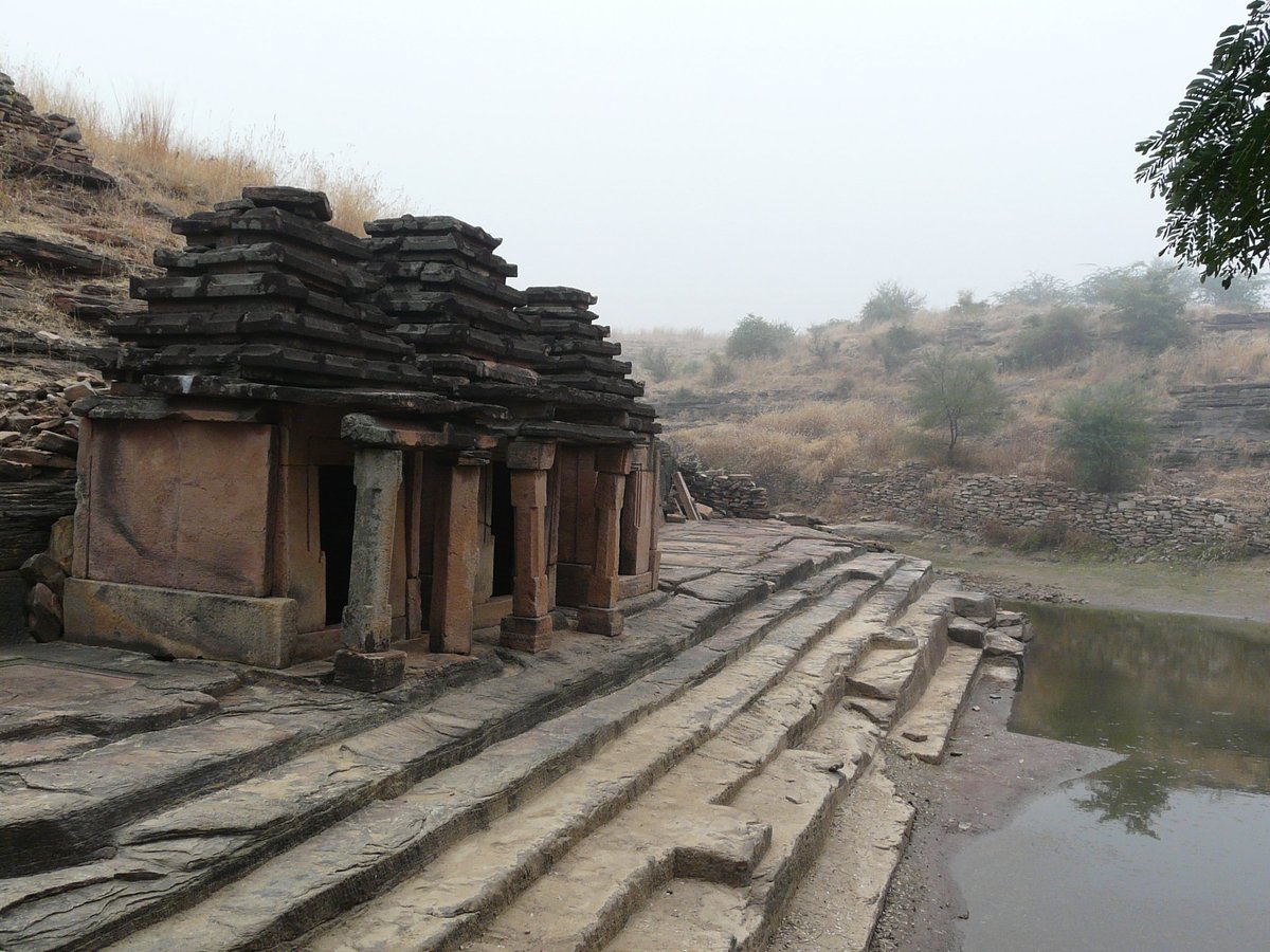 Dr_IR_Karkare's tweet photo. For those who are interested in archaeology and history should visit #Nareshwar Temples (distt. Morena) near Malanpur Industrial area. 

Nice location.

Must accompany reliable local guides for security. Not to be visited alone. 

नरेश्वर #महादेव_मन्दिर (जिला मुरैना) https://t.co/wbuzK5Fsrf