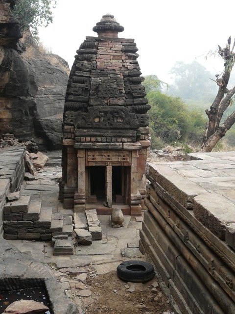 Dr_IR_Karkare's tweet photo. For those who are interested in archaeology and history should visit #Nareshwar Temples (distt. Morena) near Malanpur Industrial area. 

Nice location.

Must accompany reliable local guides for security. Not to be visited alone. 

नरेश्वर #महादेव_मन्दिर (जिला मुरैना) https://t.co/wbuzK5Fsrf