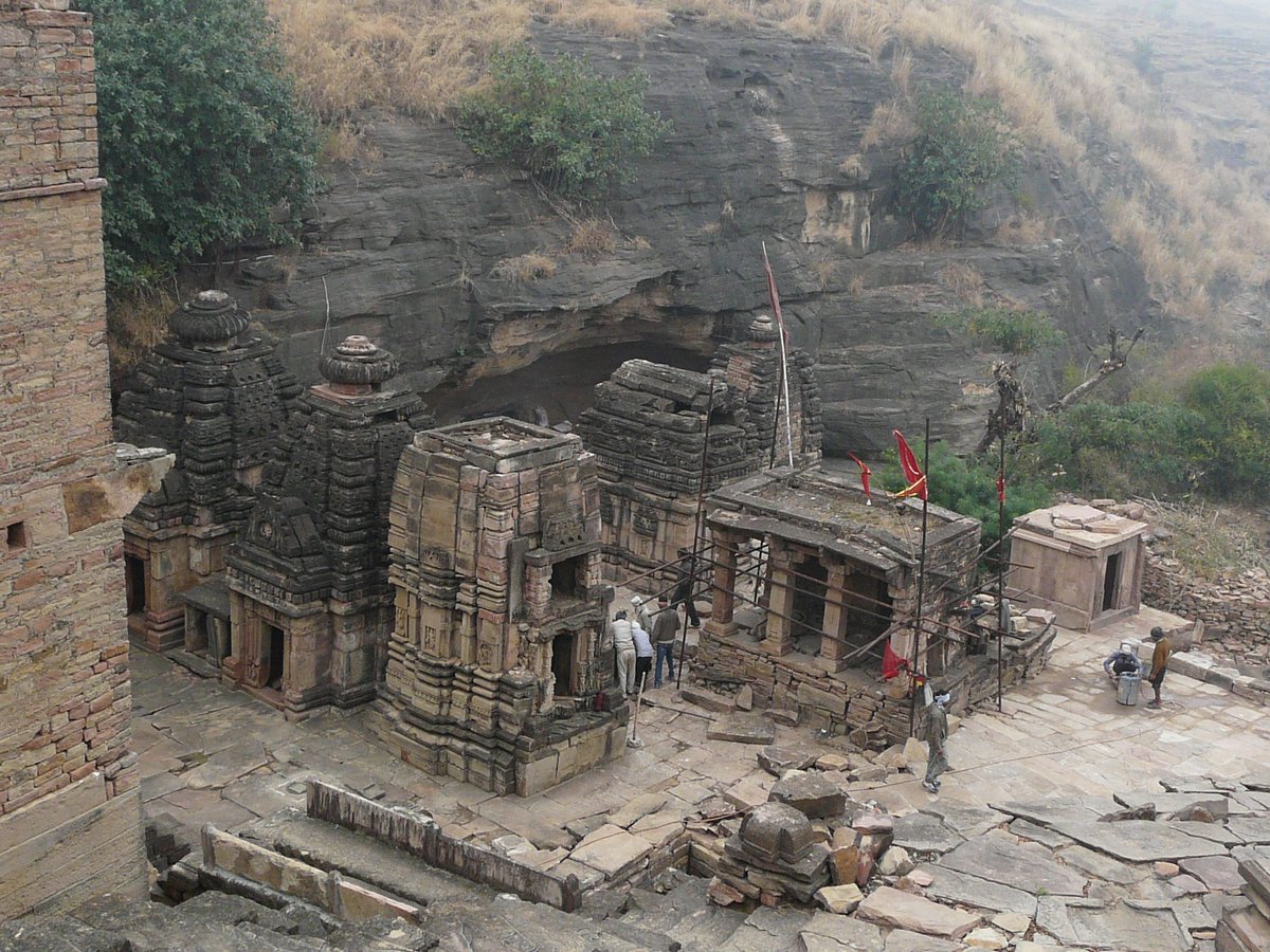 Dr_IR_Karkare's tweet photo. For those who are interested in archaeology and history should visit #Nareshwar Temples (distt. Morena) near Malanpur Industrial area. 

Nice location.

Must accompany reliable local guides for security. Not to be visited alone. 

नरेश्वर #महादेव_मन्दिर (जिला मुरैना) https://t.co/wbuzK5Fsrf