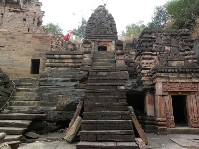 Dr_IR_Karkare's tweet photo. For those who are interested in archaeology and history should visit #Nareshwar Temples (distt. Morena) near Malanpur Industrial area. 

Nice location.

Must accompany reliable local guides for security. Not to be visited alone. 

नरेश्वर #महादेव_मन्दिर (जिला मुरैना) https://t.co/wbuzK5Fsrf