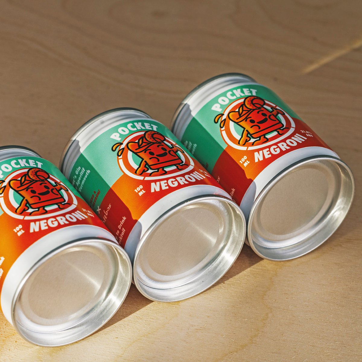 hotsaucedrinks's tweet photo. Looking forward to these landing today...

Presenting @Sendanegroni's Pocket Negroni, plus Hippy Fizz from the @portersgin team.

If you fancy a little canned cocktail magic too, you can order now ahead of arrival.

18390 | Pocket Negroni 12x100ml
45493 | Hippy Fizz 12x250ml https://t.co/m0ESLI6Eiw