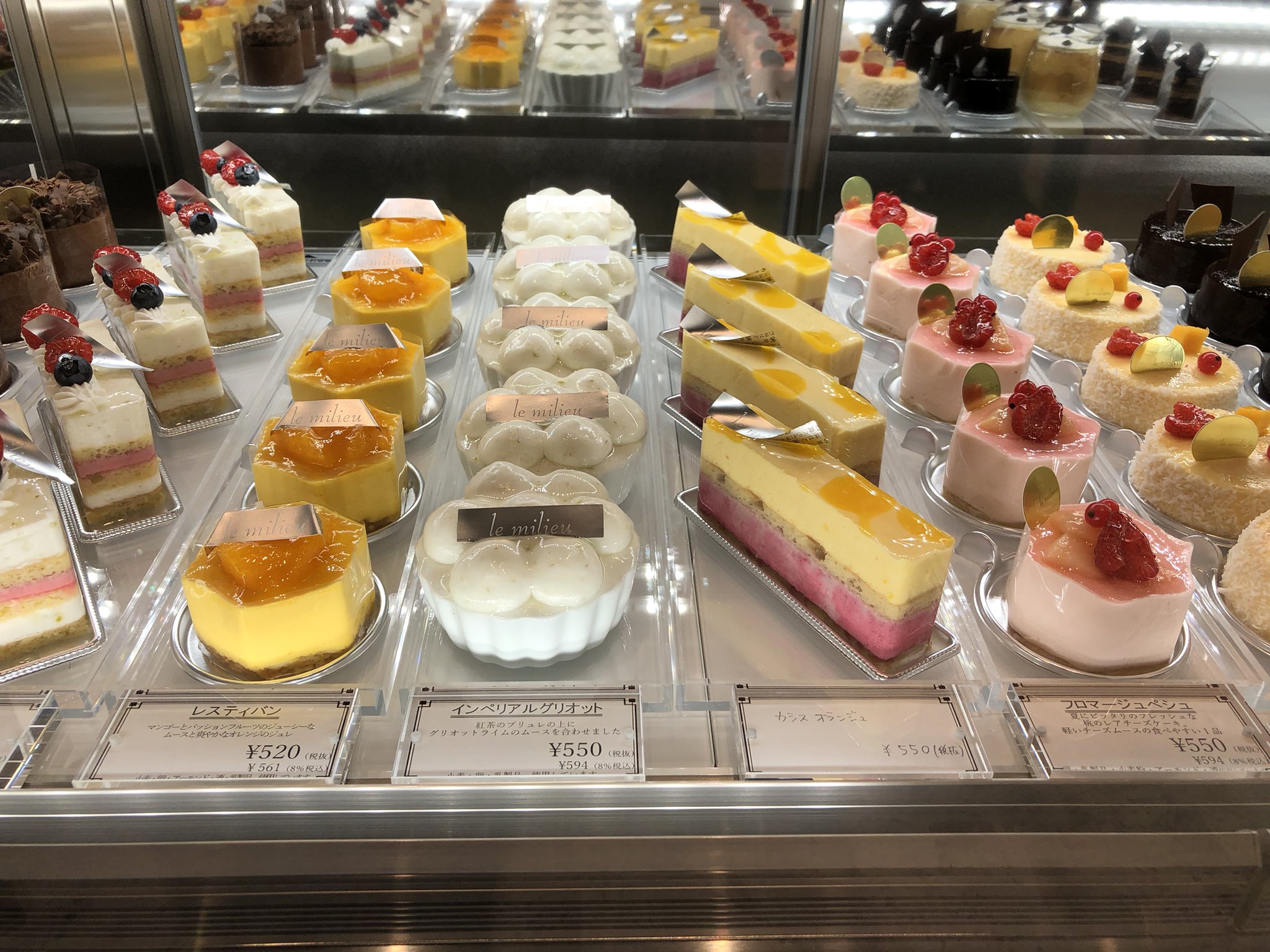 平岩理緒 幸せのケーキ共和国 21年7月15日木 大船駅笠間口に三越伊勢丹 Food Time Isetan オープン 地域店の1つ鎌倉山の ル ミリュウ は広いイートイン席で2人前のアフタヌーンティーや この店限定のクレープシュゼット等もいただけます 華やか