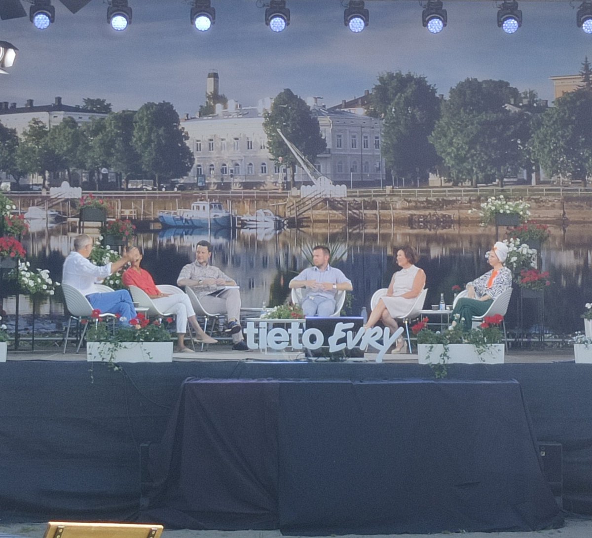 Suomi Areenaa katsomassa. Keskustelua aiheesta Monimuotoisuus digitaalisessa tulevaisuudessa. Hyvää keskustelua mm. devaustyön tulevaisuudesta. @TietoEVRYfi @Vincit_Plc 

<a href="/finderstweet/">Finders Seekers 💡 IT recruitment & EB</a> #rekry #developer #ohjelmistokehitys #monimuotoisuus #inklusiivisuus