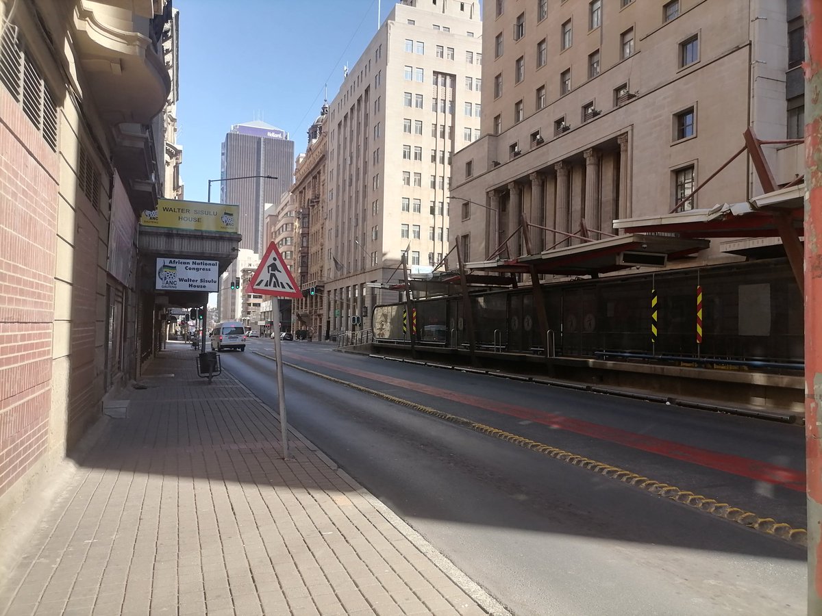 Zanokhanyotogu's tweet photo. South Africans, Fill The Spaces.
Occupy Spaces, Move In, Don't Be AboBari.
Be Aggressive.
Or Else We Will Return To The Filth That City Has Become.
JHB CBD #occupyspace #fillthevoid https://t.co/oxvRLrVNys