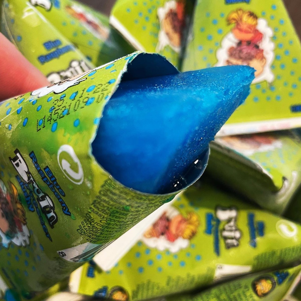 sweetpunkz's tweet photo. RESTOCK! 👅
Brain Freezer Sour Blue Raspberry Slushy
Can buy individually or as a pack of 24😎
https://t.co/HBhiAm4TFW
#brainlicker #brainfreezer #slushy #slushypop #sour #blueraspberry #icepop #freezerpop #jubbly https://t.co/SZtTxegMWn