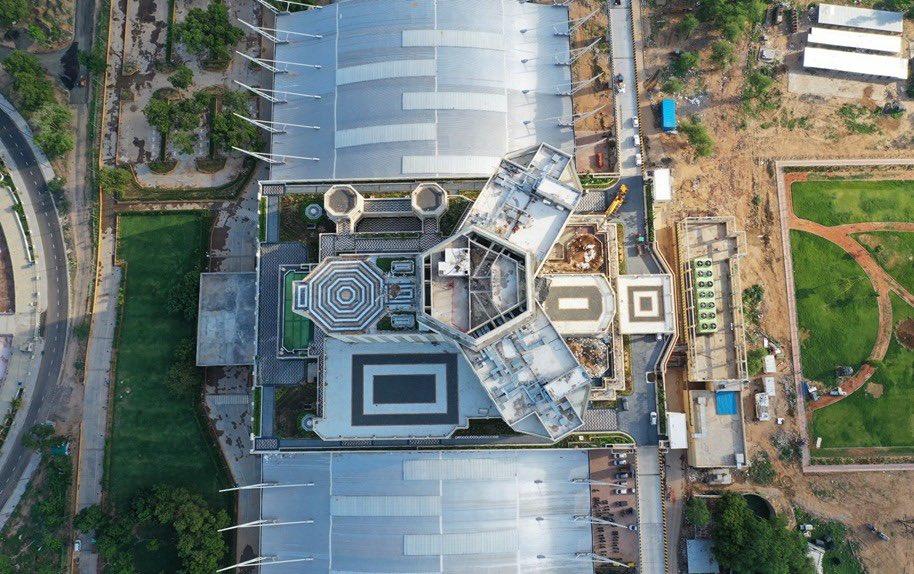 RailMinIndia's tweet photo. A Bird's eye view of newly redeveloped Gandhinagar Railway station.

#NayeBharatKaNayaStation https://t.co/VOs8zE3Hop
