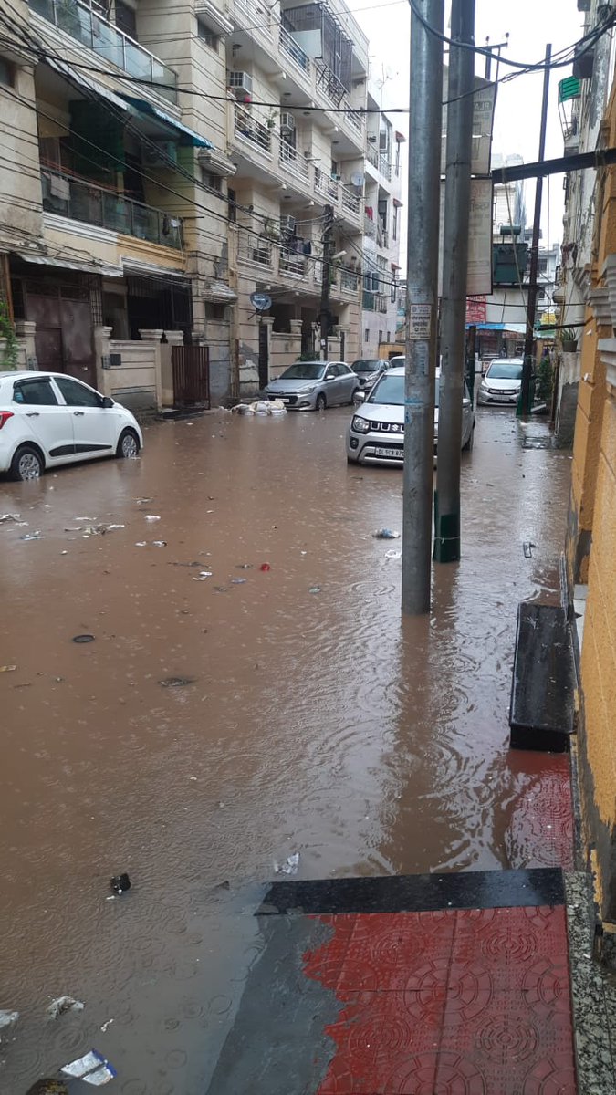 TanejaDhiraj's tweet photo. @myogiadityanath @dm_ghaziabad
Is this is why we people give vote? Atleast give us the proper roads to live. #basicnecessity #UttarPradesh #Ghaziabad 
Refer - https://t.co/DSQI7H3eWm
Nahi kar sakte toh mana kardo aur muh mat dikhana election k time https://t.co/KqOEmapT3d