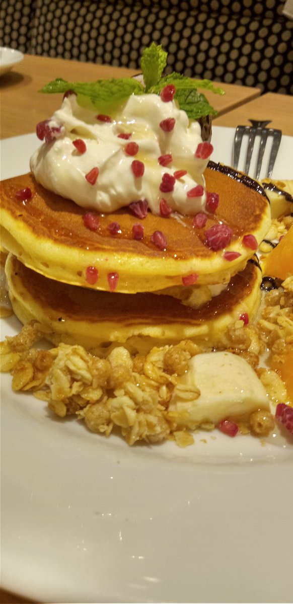 Ksh1JPoB9PHt5lB's tweet image. #デニーズバースデーデザート
ありがたく美味しくいただきました💗
ごちそう様でした