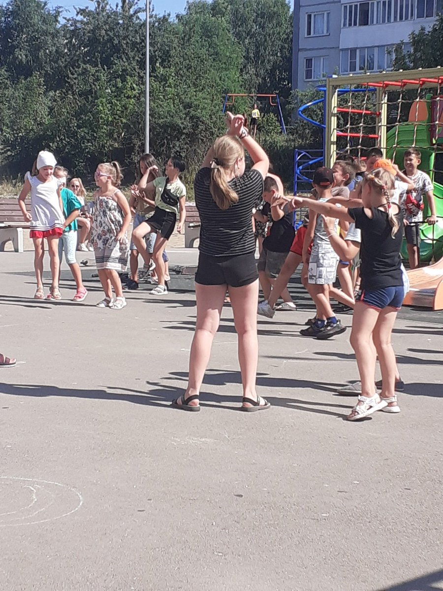 LVKolosova's tweet photo. В мкр.В-3 прошло детское игровое мероприятие.
ЛЕТО, ВМЕСТЕ-  проходит интереснее и веселее,  так считают работники @MBUK_MKC Праздник прошел при поддержке Алексея Иванова  и @DikushinAF , @askgrad2 .
СПАСИБО . https://t.co/UhqzHICRQ0