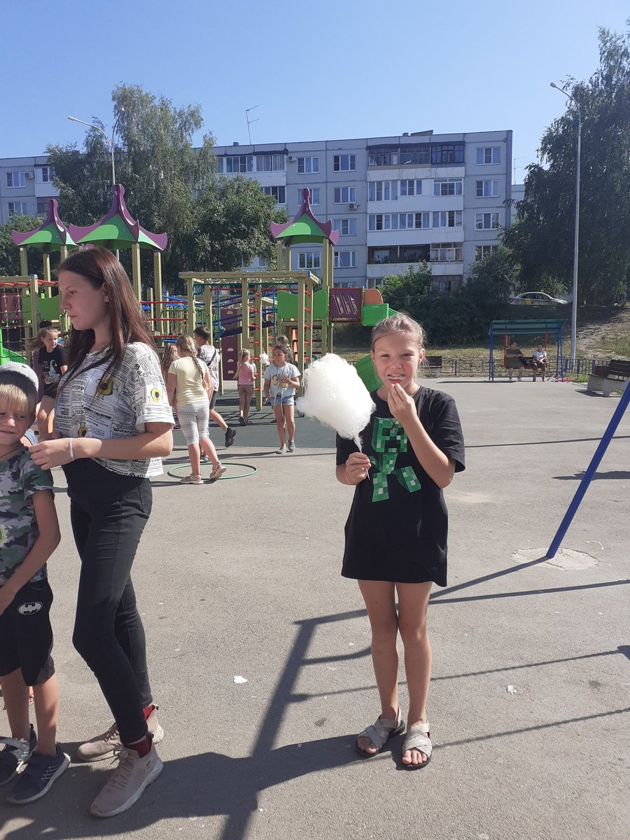 В мкр.В-3 прошло детское игровое мероприятие.
ЛЕТО, ВМЕСТЕ-  проходит интереснее и веселее,  так считают работники <a href="/MBUK_MKC/">МБУК Многофункциональный Культурный Центр</a> Праздник прошел при поддержке Алексея Иванова  и <a href="/DikushinAF/">Дикушин Александр</a> , <a href="/askgrad2/">ООО "АСК "ГРАДЪ"</a> .
СПАСИБО .