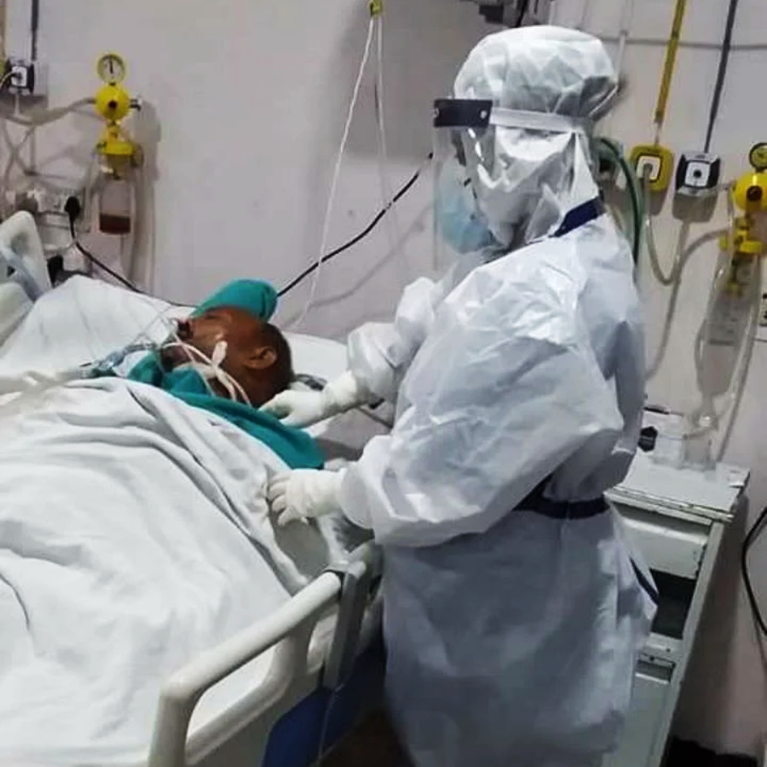ketto's tweet photo. "I lost my father to #COVID19 &amp; now my mother is battling COVID Pneumonia. Her condition is critical &amp; she is on 70-80% ventilator support. I cannot afford her medical expenses &amp; request you all to please help us."

To support: https://t.co/3D3WKdi5Gz https://t.co/yOQPb4em9h