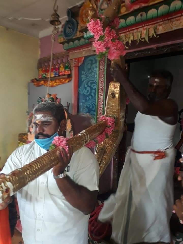 தேவேந்திர குல வேளாளர் மக்கள் உலகத்திலேயே தங்கத்தில் பொன் ஏர் பூட்டிய பெருமை கொண்ட சமூகம் இந்த தேவேந்திர குல வேளாளர் மக்கள் தான்
#சிவன்_நாற்றுநடவு_உற்சவம் 
#தேவேந்திரகுலவேளாளர்