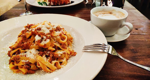 Boccaccia2's tweet photo. An authentic taste of Italy right in the heart of Chattanooga! 🇮🇹
...
#Boccaccia #ChattanoogaTN #TN #ChaEats #trattoria #DateNight #AuthenticItalian #EastTennessee #Nooga #NoogaGram #TennesseeLife #Tennessee_Life
📷: Jasmine Scheid https://t.co/lPx8Tl72MO