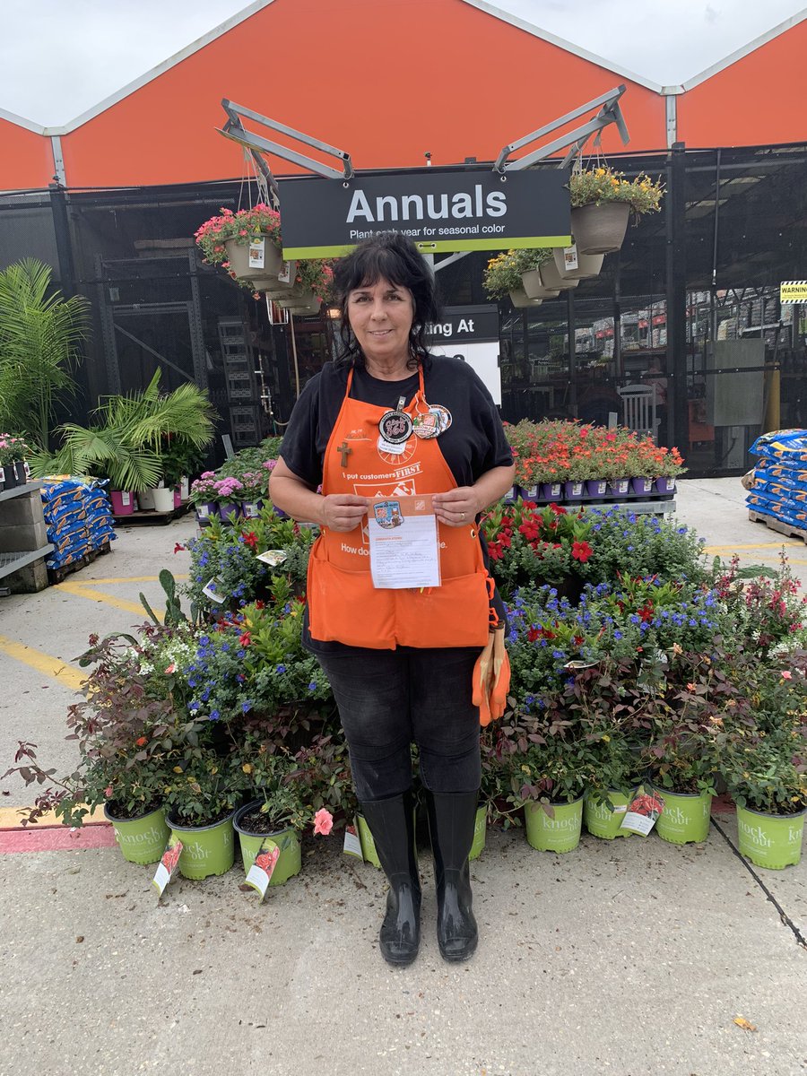 Shoutout to this awesome associate right here!!! Mrs. Marian goes above and beyond for D28 everyday. Awesome Job You Rock. #team2915 <a href="/atrojack/">Amanda Trojack</a> <a href="/2915Tammy/">Tammy SM 2915</a> <a href="/ChrisDurand_HD/">Chris Durand</a>