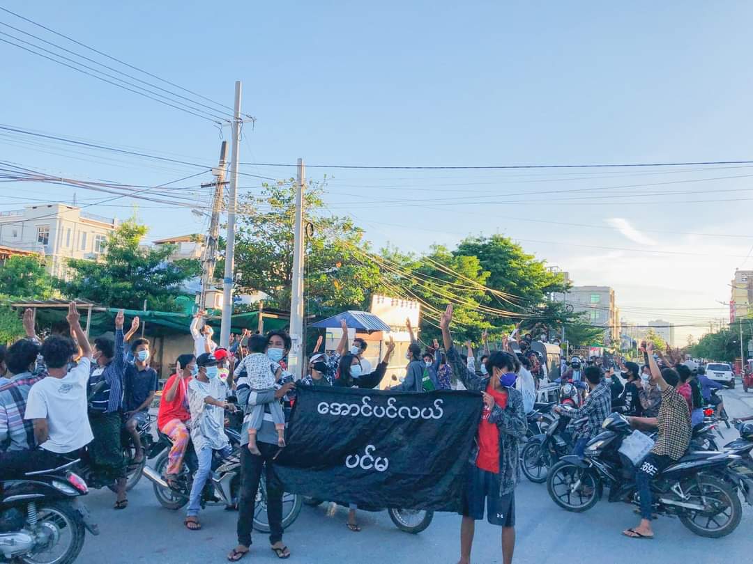 KYITHAR95368969's tweet photo. #AungPinLal Strike, One of the strongest anti-coup strikes in Mandalay. #July14Coup #MyanmarNeedsO2 #WhatsHappeningInMyanmar https://t.co/jj2783LaDX