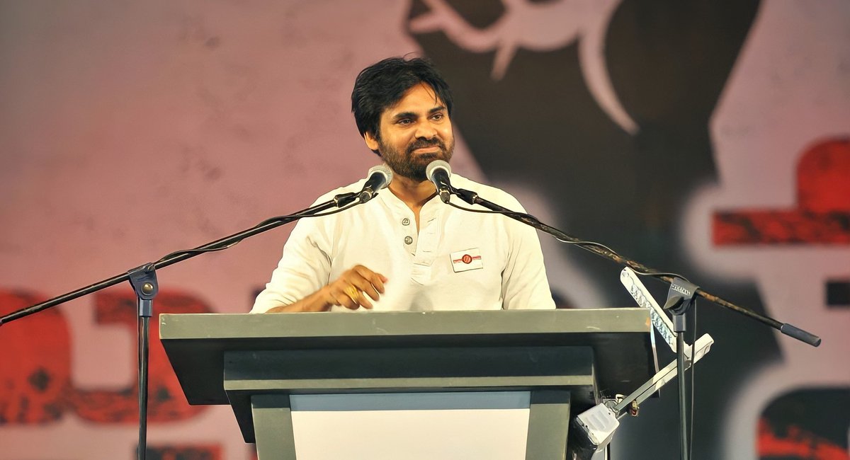LPUPawanismFC's tweet photo. He Is our Inspiration 
He is our strength 
He is our Idol
He is our motivation 

He is our SENANI @PawanKalyan 👑⚡

#పవనోత్సవం • #HariHaraVeeraMallu 
#AdvanceHBDJanaSenani https://t.co/BKZRK4QfCZ