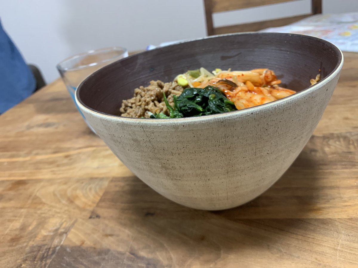 豆福茜 陶芸作家 今日はビビンバを作りました ごはんと具の間にもやし挟んでかさ増し お料理とても苦手なんです でもいつもお皿に助けられてます 原田窯の食器すばらしいんです この丼は わたしが使いたいサイズを作ってもらって商品化されたもの 豆福茜 陶芸作家 今日はビビンバを作りました ごはんと具の間にもやし挟んでかさ増し お料理とても苦手なんです でもいつもお皿に助けられてます 原田窯の食器すばらしいんです この丼は わたしが使いたいサイズを作ってもらって商品化されたもの