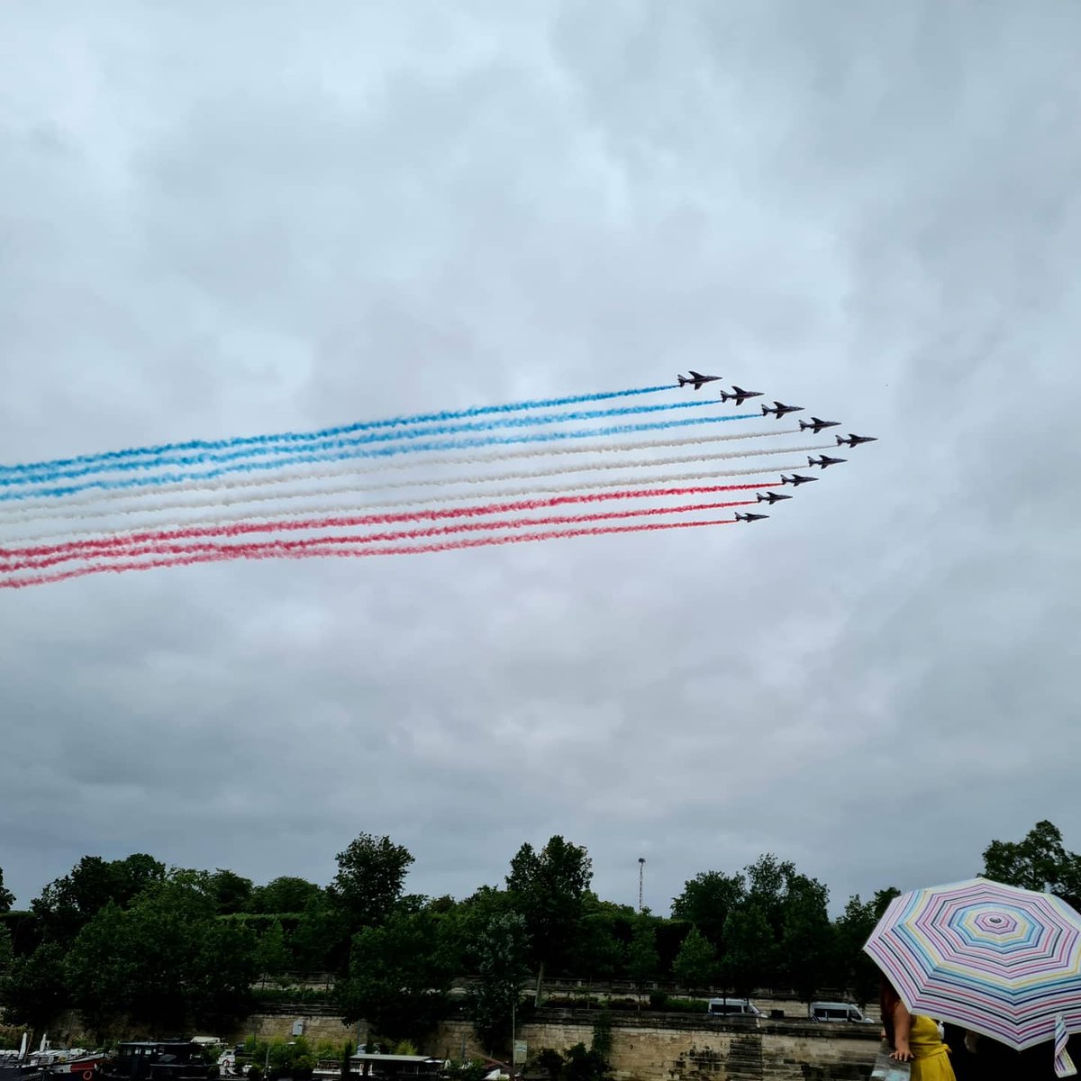 cl_glg's tweet photo. Joyeux 14 juillet! 
#patrouilledeFrance 😍
#14juillet https://t.co/BVTr4MAI01