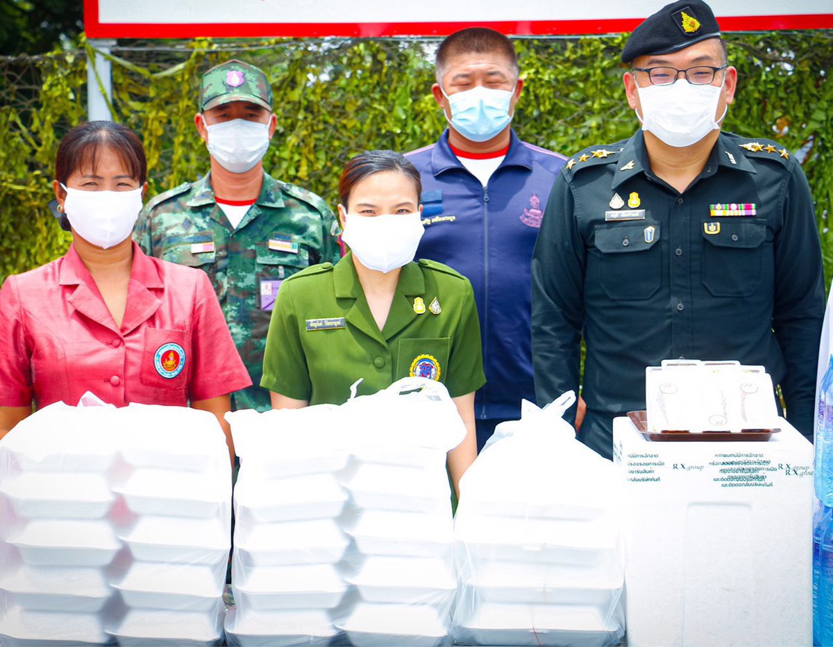 2idpr's tweet photo. ร.12 พัน.3 รอ. โดย คุณพัชญนันท์ วิจิตรกาญจน์
ประธานสมาคมแม่บ้าน ทบ. สาขา ร.12 พัน.3 รอ.ได้นำอาหาร และ เครื่องดื่มมอบให้กับโรงพยาบาลค่ายสุรสิงหนาท จ.สระแก้ว ในการสนับสนุนบุคลากรทางการแพทย์และผู้ป่วย จากโรคโควิด 19 เพื่อเป็นการมอบขวัญและกำลังใจจากสถานการณ์การติดเชื้อโควิด 19 https://t.co/2eF7S6uKt5