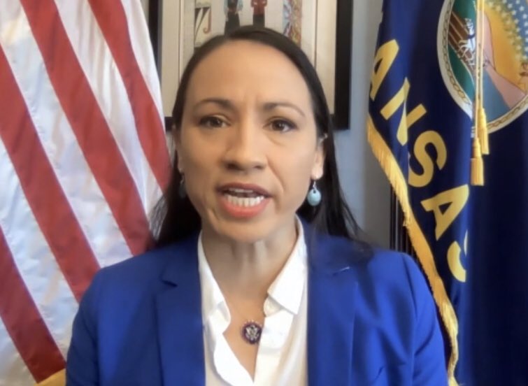 KCMikeMahoney's tweet photo. Kansas 3rd District incumbent Dem Sharice David’s office says she has raised $652K in 2Q. Cash on hand: $1.2 million. Says 96% of  donations so far are contributions are under $100. @RepDavids @kmbc #Campaign22 https://t.co/yLHLRBFWg9