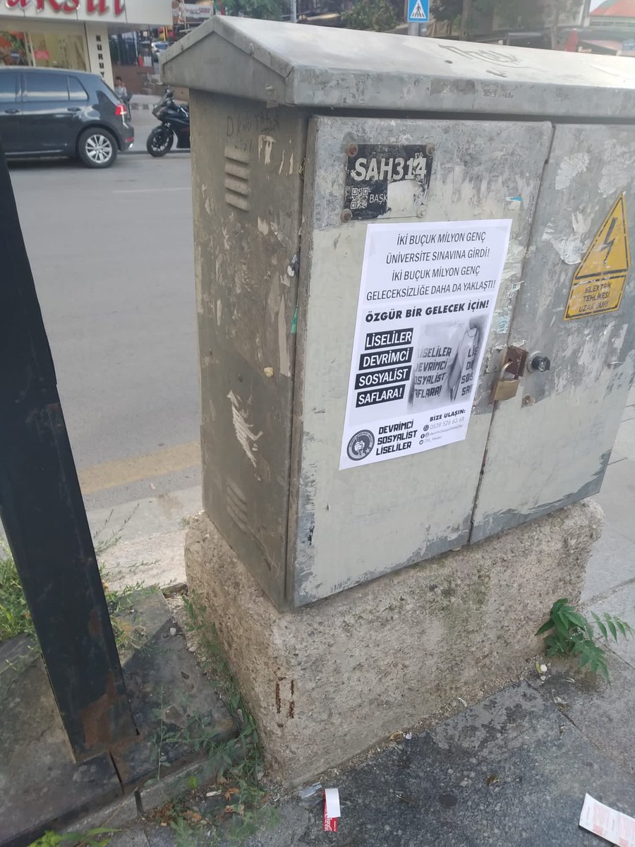 DSL_Medya's tweet photo. 📌Ankara afiş çalışmalarımız📌

ÖZGÜR BİR GELECEK İÇİN!
LİSELİLER
DEVRİMCİ 
SOSYALİST 
SAFLARA https://t.co/N9WTJwO2Pw